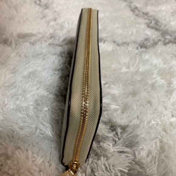 Michael Kors Gold Wallet - Picture 13 of 13